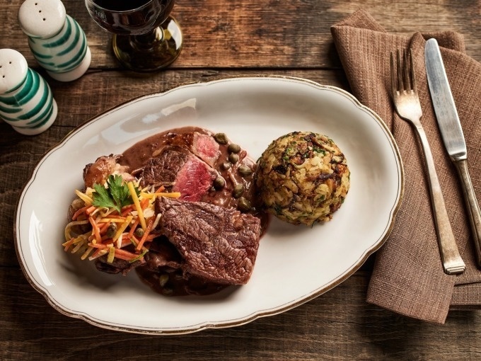  Esterhazy Rostbraten mit Erdäpfelschmarrn

