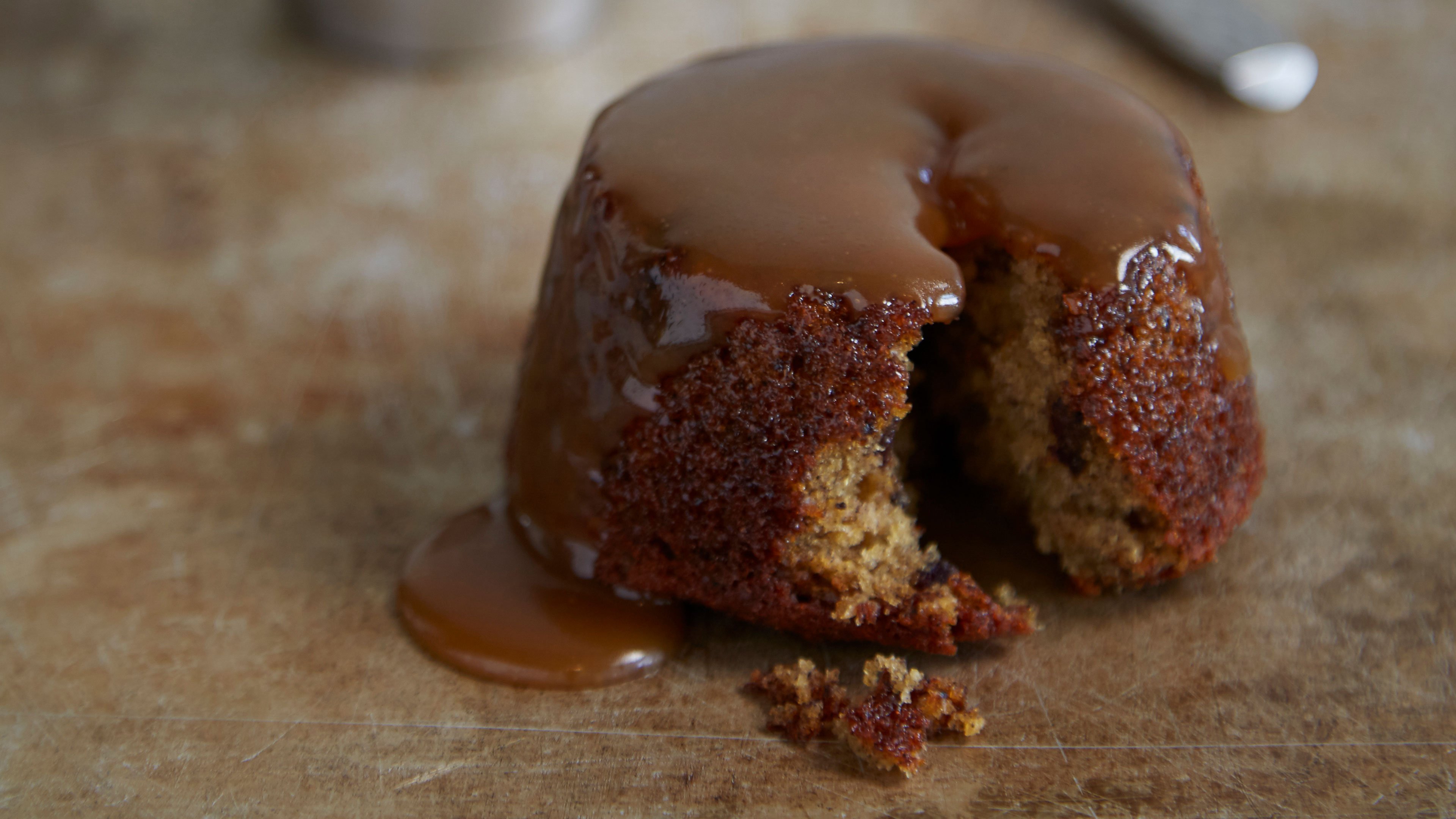  Sticky toffee pudding with cream and berries 
