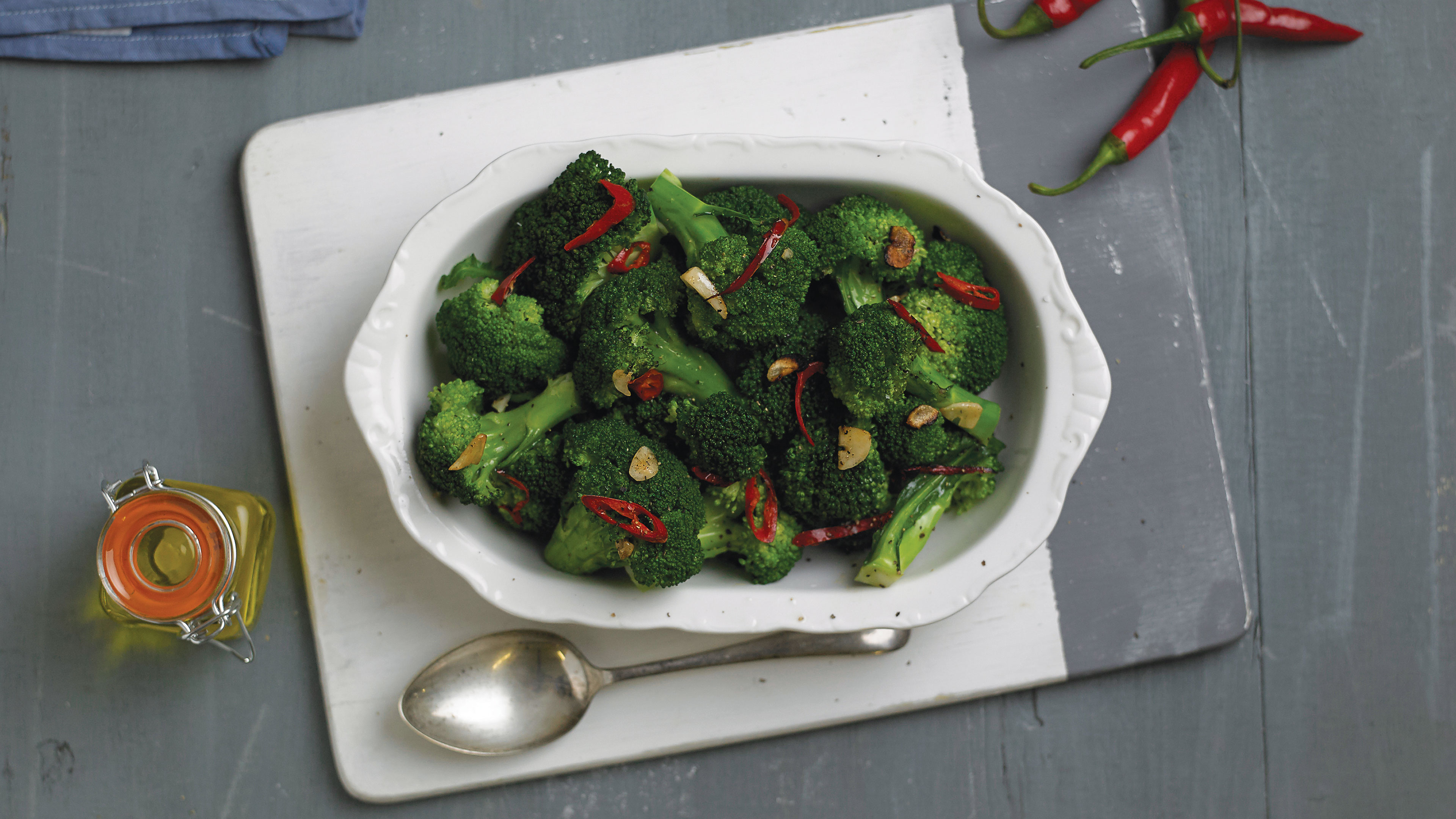  Grilled broccoli with chilli and garlic


