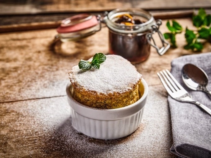  Mohnsoufflé mit Rumzwetschken