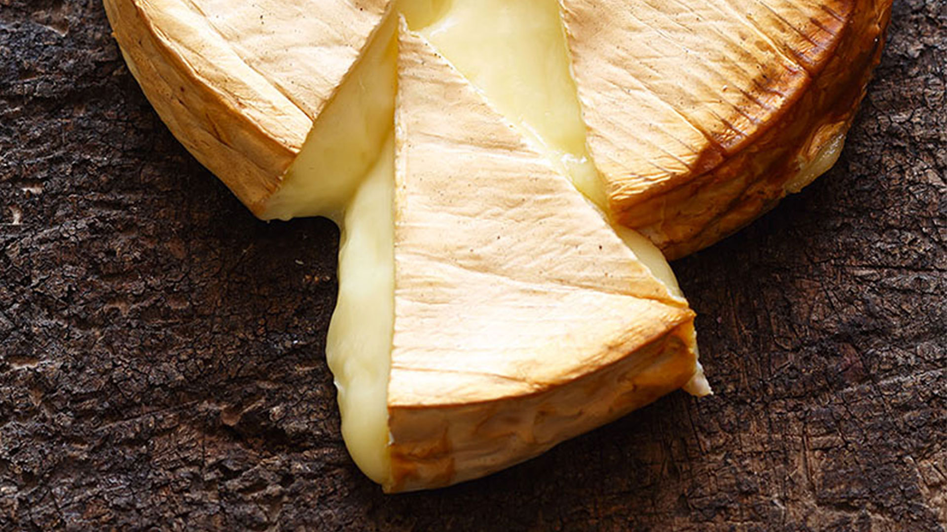  Smoked camembert with pot bread


