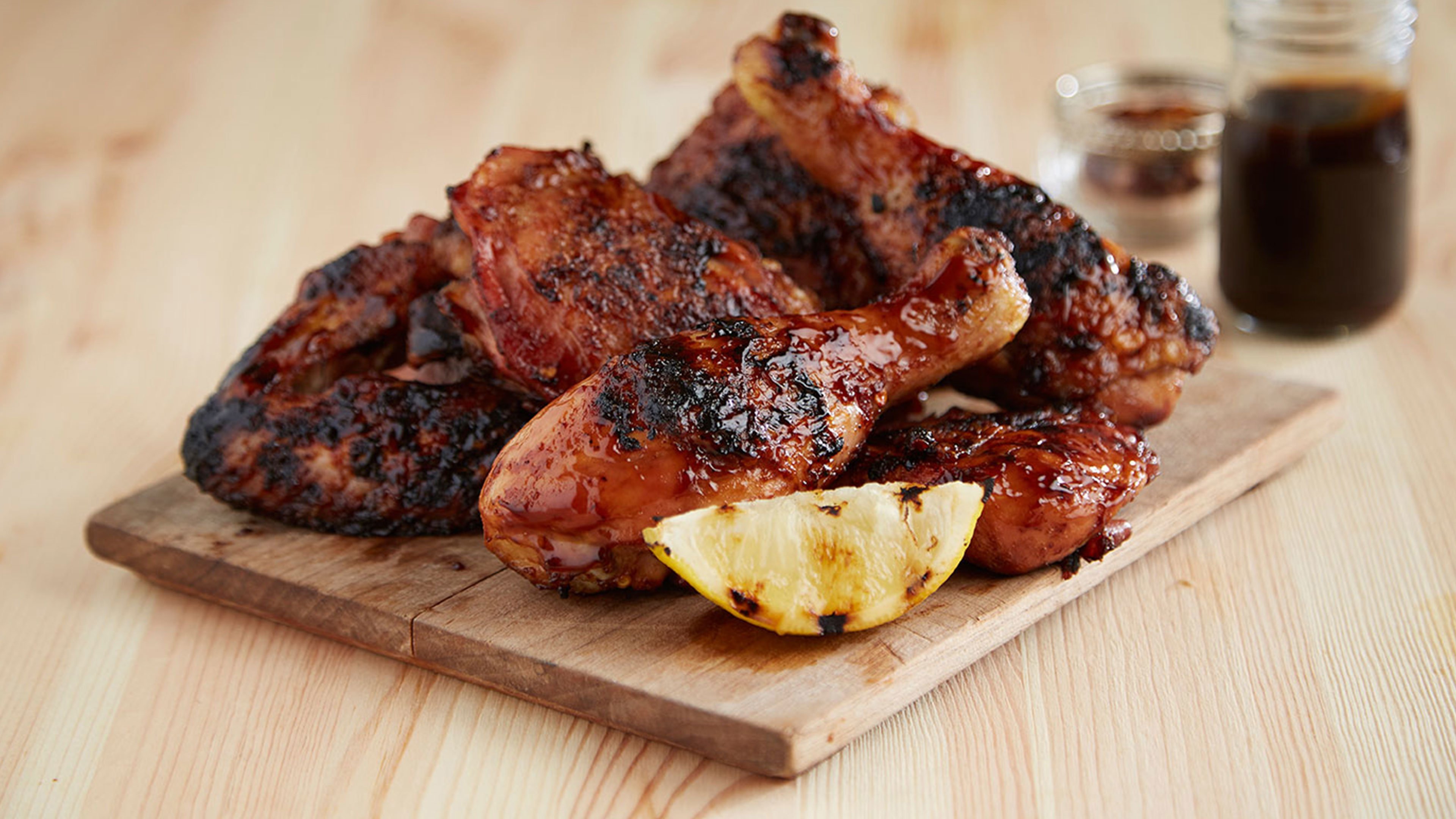  Barbecued chicken marinated in lemon, garlic and oyster sauce


