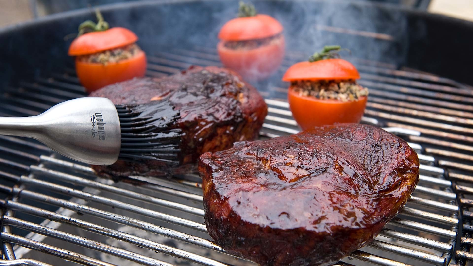  US-Beef, gewürzt mit Whiskeymarinade, mit gefüllten Tomaten „Sizilianer Art“


