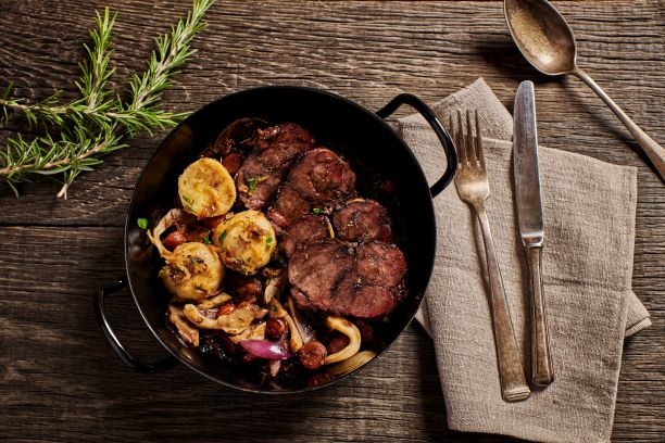  Geschmorte Wildschweinschulter mit Dinkelgrießknödel

